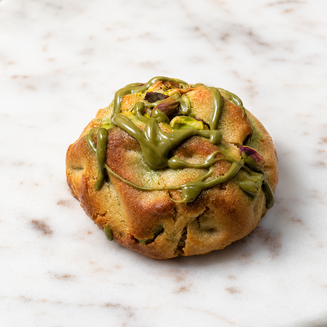 Pistachio Blondie cookie with white chocolate and green pistachio cream